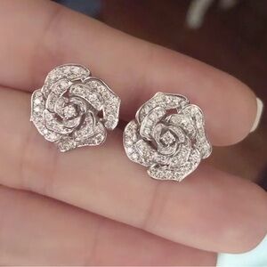 💎4/$20💎Silver Floral Rose Stud Earrings